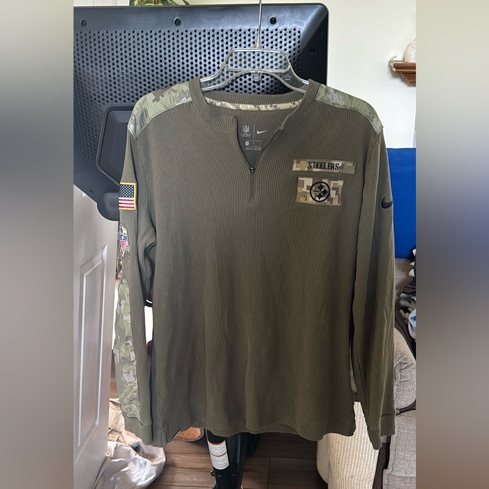 Men’s Army green Steelers sweater. Size medium